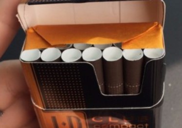 Лд коричневые сигареты. LD компакт сигареты. Сигареты ЛД компакт коричневый. Сигареты с коричневым фильтром. Сигареты с коричневой бумагой.
